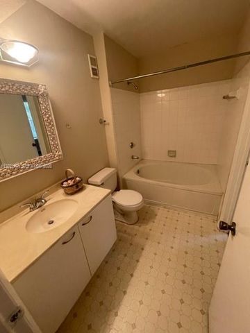 4767 Via Palm Lks 209, West Palm Beach, FL 33417