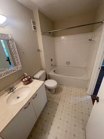 4767 Via Palm Lks 209, West Palm Beach, FL 33417