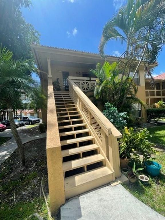 4767 Via Palm Lks 209, West Palm Beach, FL 33417