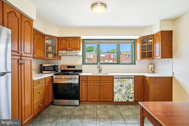 328 W WARREN ST, Norristown, PA 19401