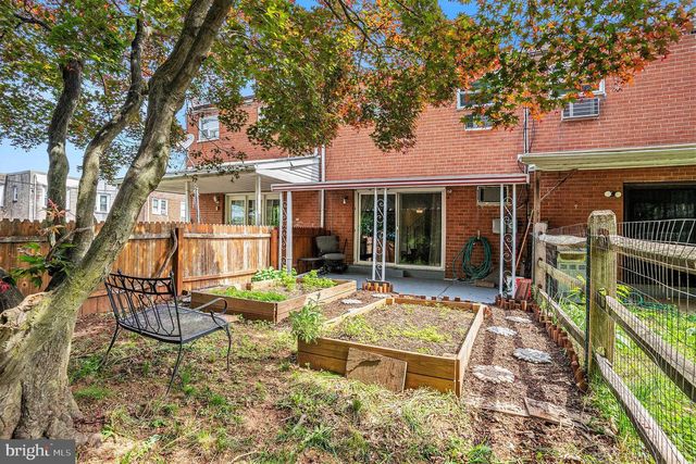328 W WARREN ST, Norristown, PA 19401