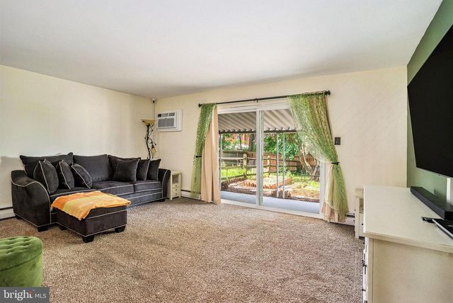 328 W WARREN ST, Norristown, PA 19401