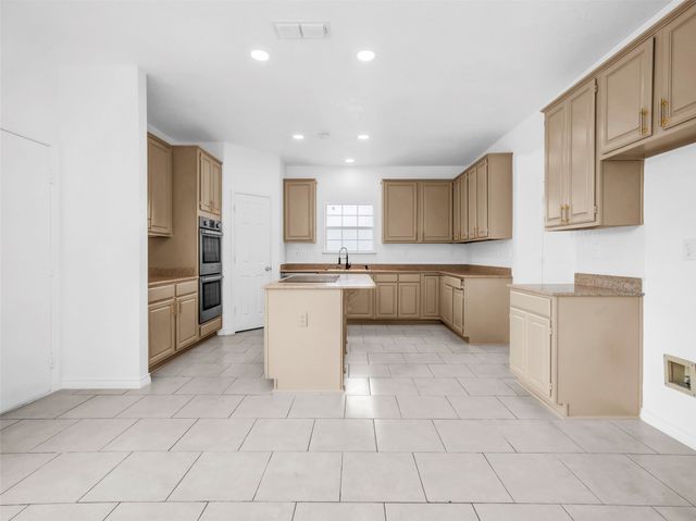 2913 Spartacus Drive, Grand Prairie, TX 75052