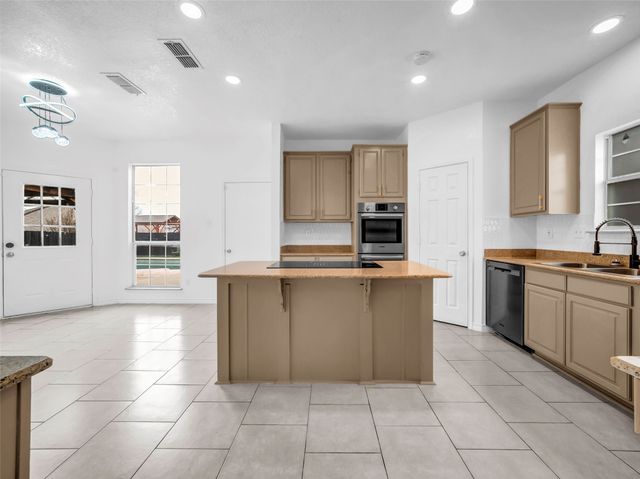 2913 Spartacus Drive, Grand Prairie, TX 75052