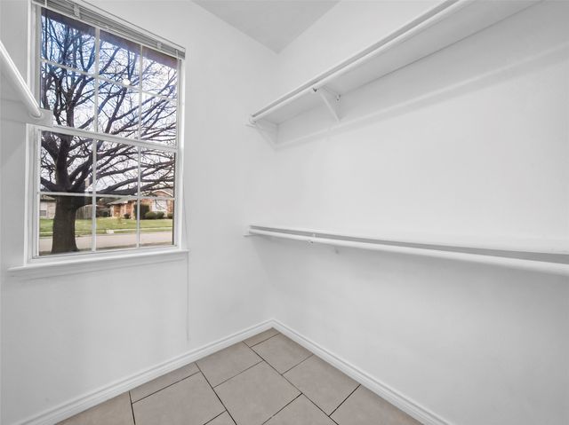 2913 Spartacus Drive, Grand Prairie, TX 75052