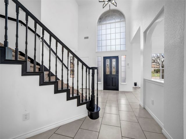 2913 Spartacus Drive, Grand Prairie, TX 75052