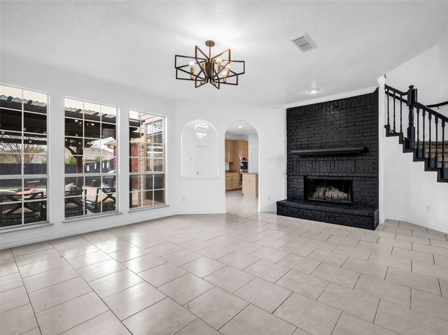 2913 Spartacus Drive, Grand Prairie, TX 75052