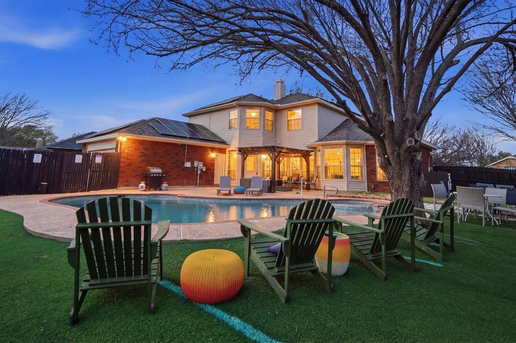 2913 Spartacus Drive, Grand Prairie, TX 75052