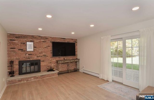 35 Old Chimney Road, Upper Saddle River, NJ 07458