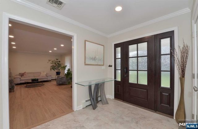 35 Old Chimney Road, Upper Saddle River, NJ 07458