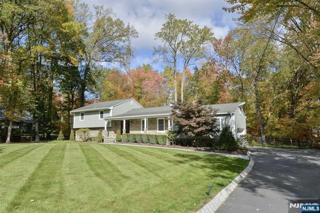 35 Old Chimney Road, Upper Saddle River, NJ 07458
