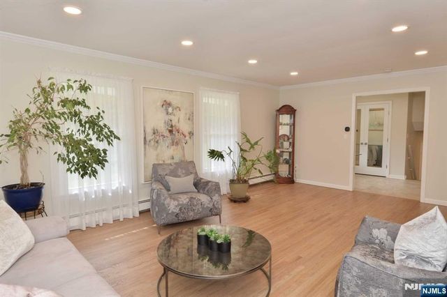 35 Old Chimney Road, Upper Saddle River, NJ 07458