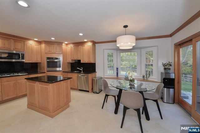 35 Old Chimney Road, Upper Saddle River, NJ 07458