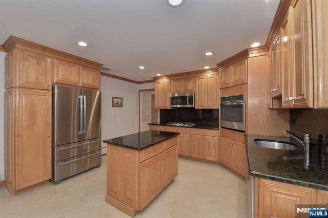 35 Old Chimney Road, Upper Saddle River, NJ 07458