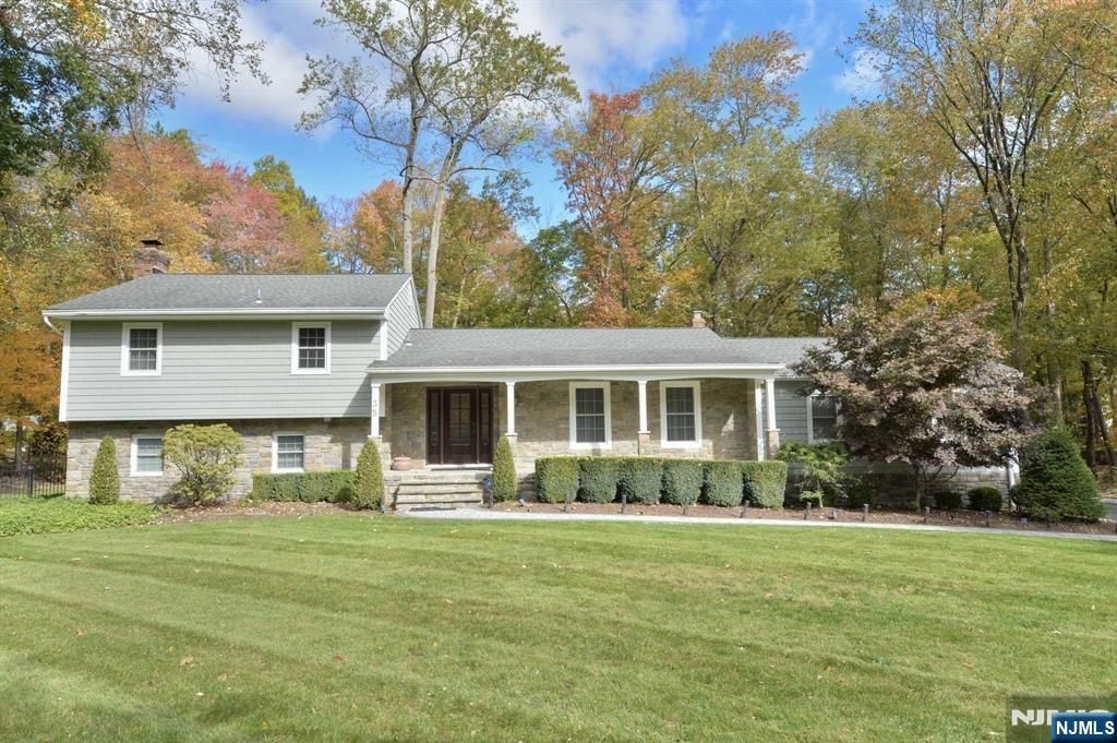 35 Old Chimney Road, Upper Saddle River, NJ 07458