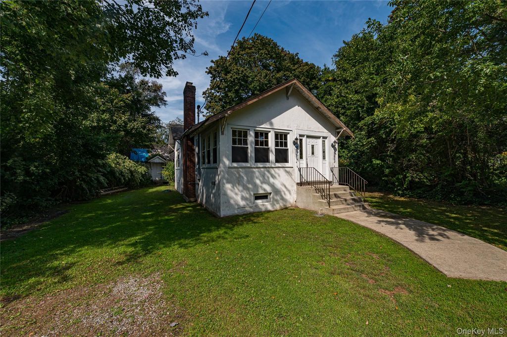 6 Bridle Way, Oakdale, NY 11769 — exterior
