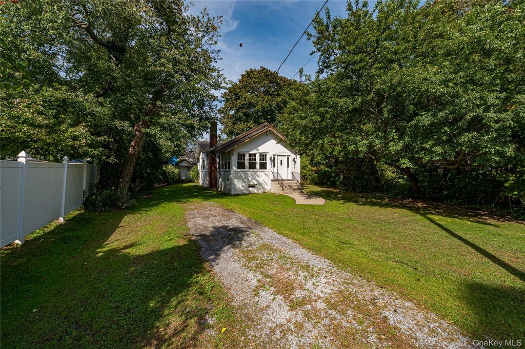 6 Bridle Way, Oakdale, NY 11769 — photo 2