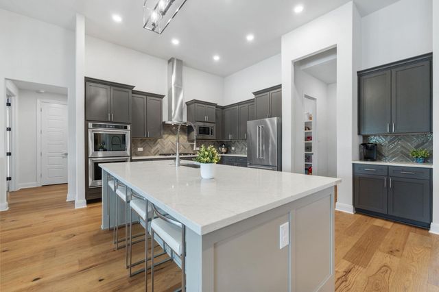 104 Rolling Hills CT, Spicewood, TX 78669