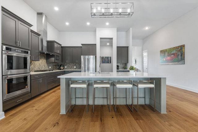 104 Rolling Hills CT, Spicewood, TX 78669