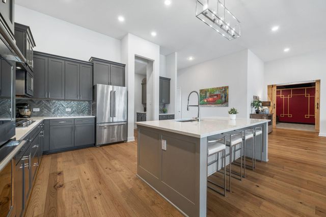 104 Rolling Hills CT, Spicewood, TX 78669