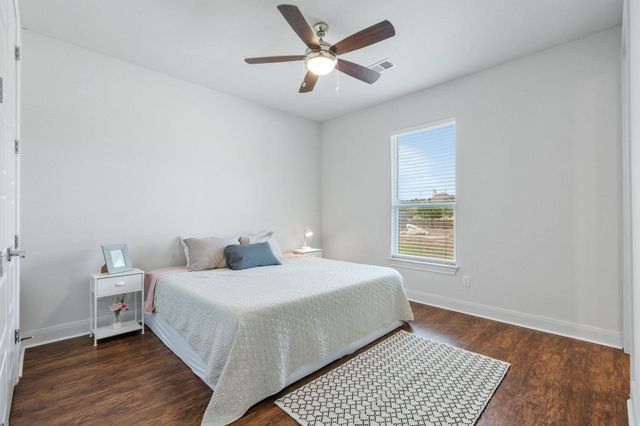 104 Rolling Hills CT, Spicewood, TX 78669