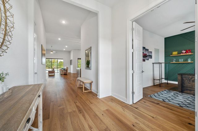 104 Rolling Hills CT, Spicewood, TX 78669