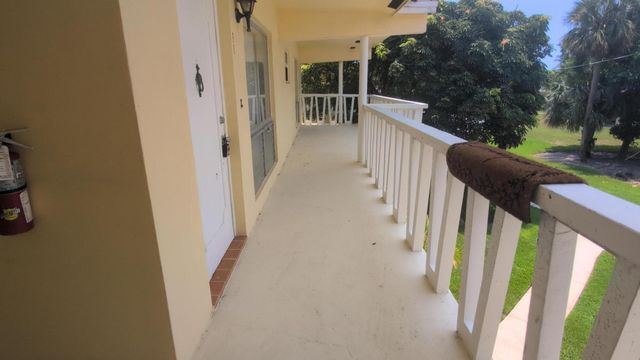 2755 NE 28th Avenue F1, Lighthouse Point, FL 33064