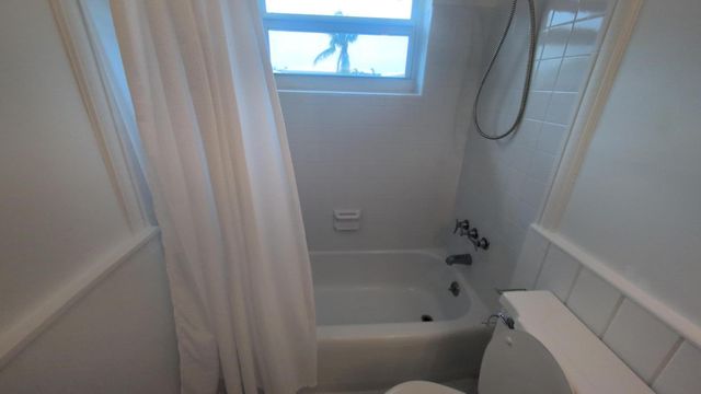 2755 NE 28th Avenue F1, Lighthouse Point, FL 33064
