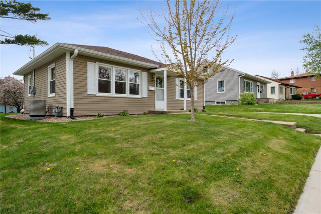 1129 Washington Drive, Marion, IA 52302