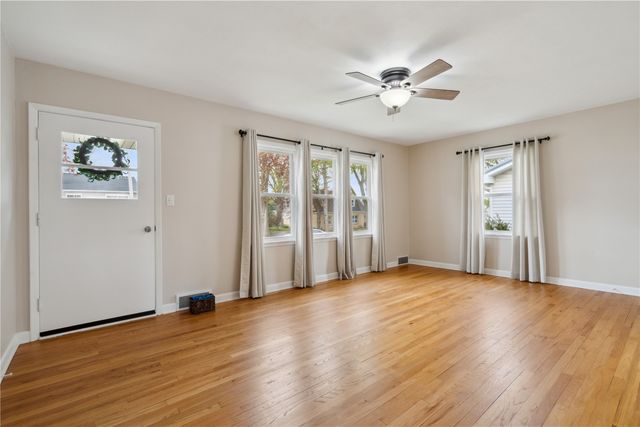 1129 Washington Drive, Marion, IA 52302