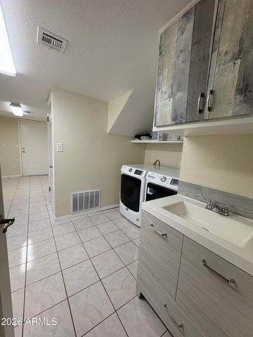 7035 W MORROW Drive, Glendale, AZ 85308