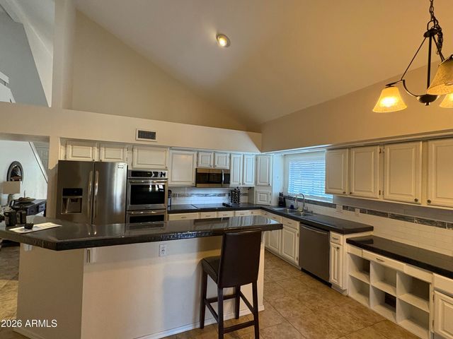 7035 W MORROW Drive, Glendale, AZ 85308
