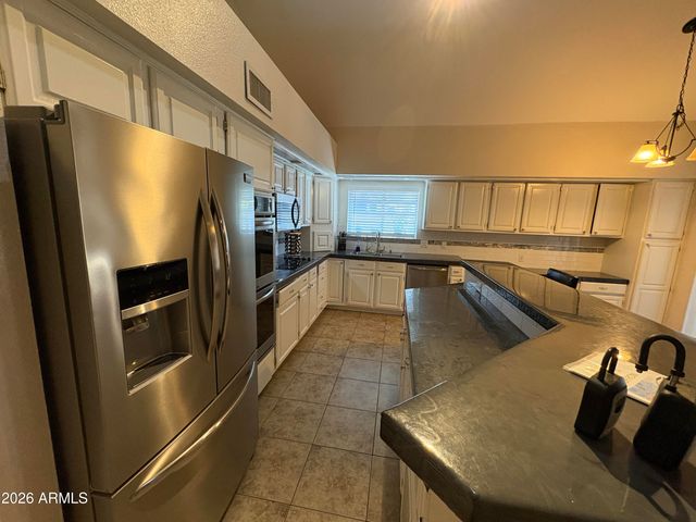 7035 W MORROW Drive, Glendale, AZ 85308