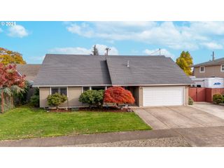 2645 CHUCKANUT St, Eugene, OR 97408