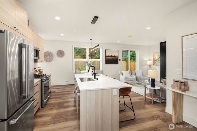 817 18th Avenue W, Kirkland, WA 98033