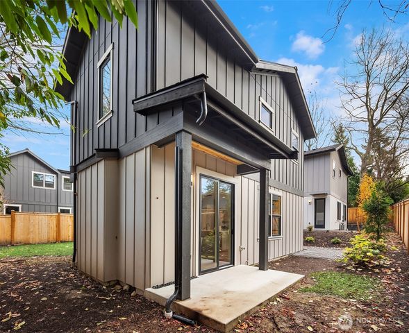817 18th Avenue W, Kirkland, WA 98033