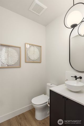 817 18th Avenue W, Kirkland, WA 98033