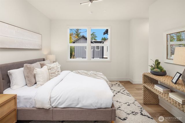 817 18th Avenue W, Kirkland, WA 98033