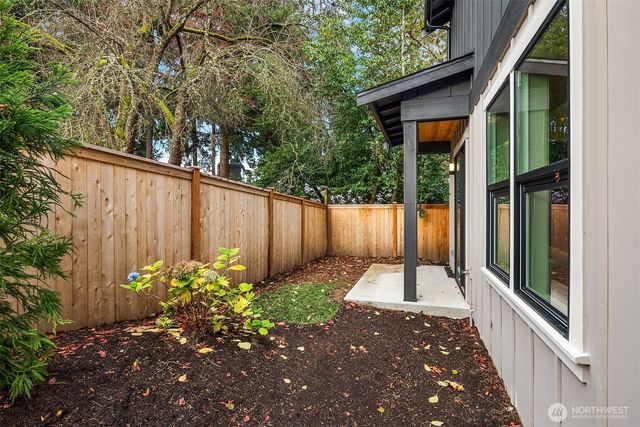 817 18th Avenue W, Kirkland, WA 98033