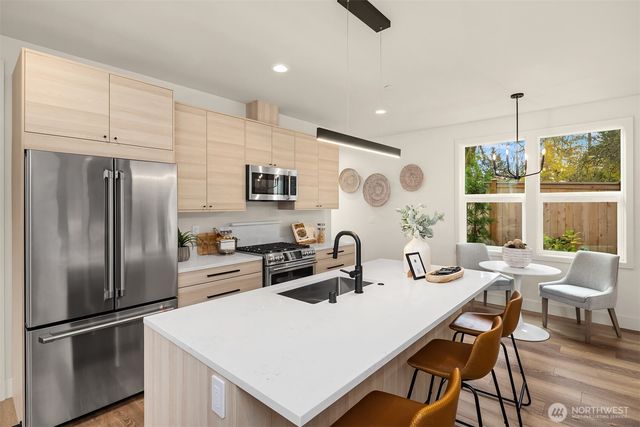 817 18th Avenue W, Kirkland, WA 98033