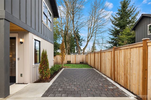 817 18th Avenue W, Kirkland, WA 98033