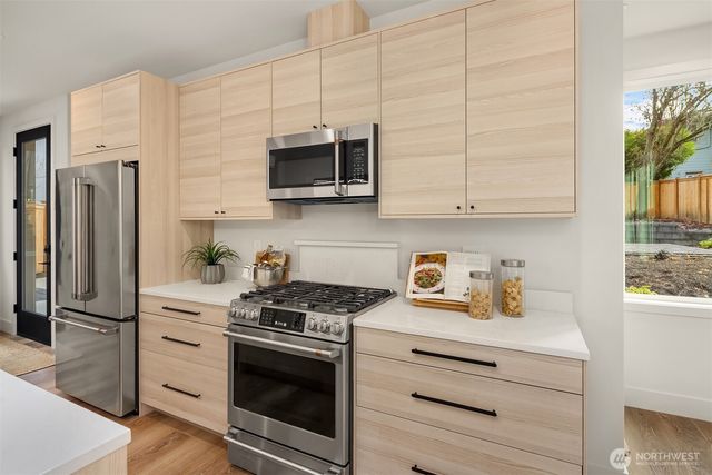 817 18th Avenue W, Kirkland, WA 98033