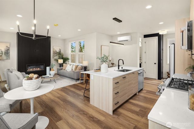 817 18th Avenue W, Kirkland, WA 98033