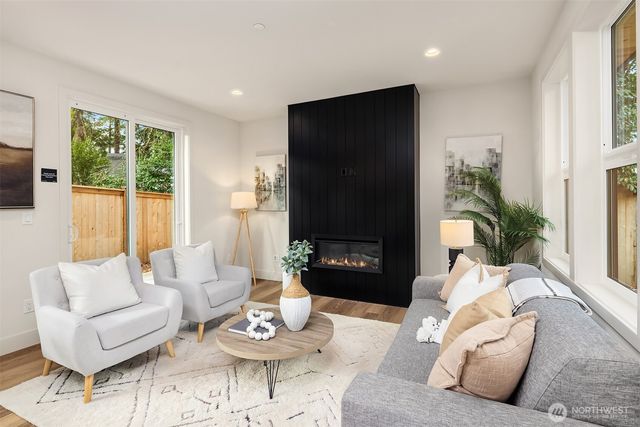 817 18th Avenue W, Kirkland, WA 98033