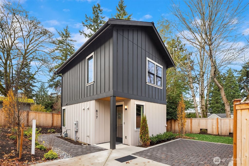 817 18th Avenue W, Kirkland, WA 98033