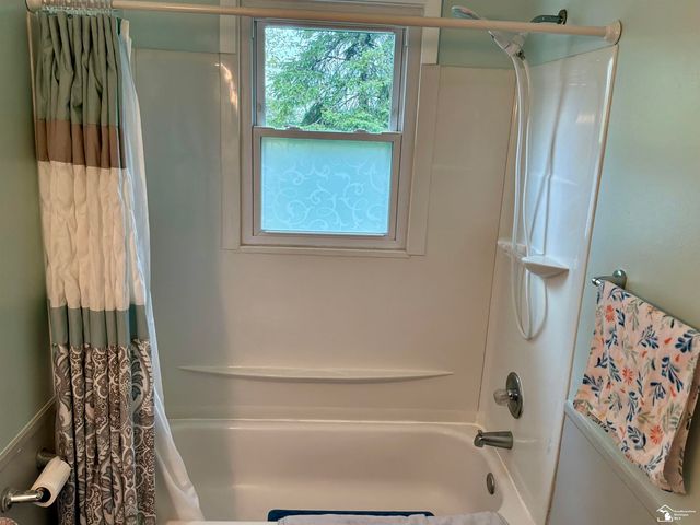 2139 Sandy Creek Rd, Frenchtown Twp, MI 48162