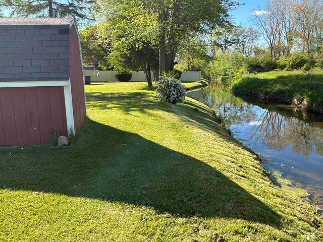2139 Sandy Creek Rd, Frenchtown Twp, MI 48162