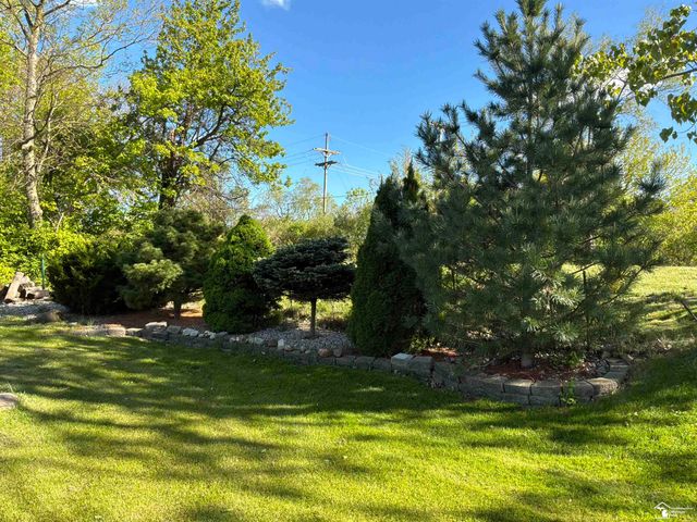 2139 Sandy Creek Rd, Frenchtown Twp, MI 48162