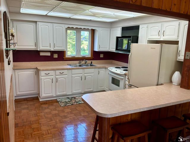 2139 Sandy Creek Rd, Frenchtown Twp, MI 48162