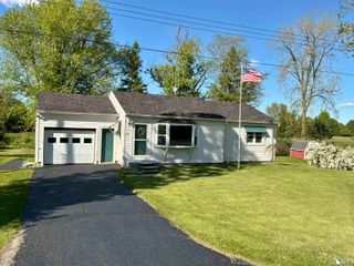 2139 Sandy Creek Rd, Frenchtown Twp, MI 48162